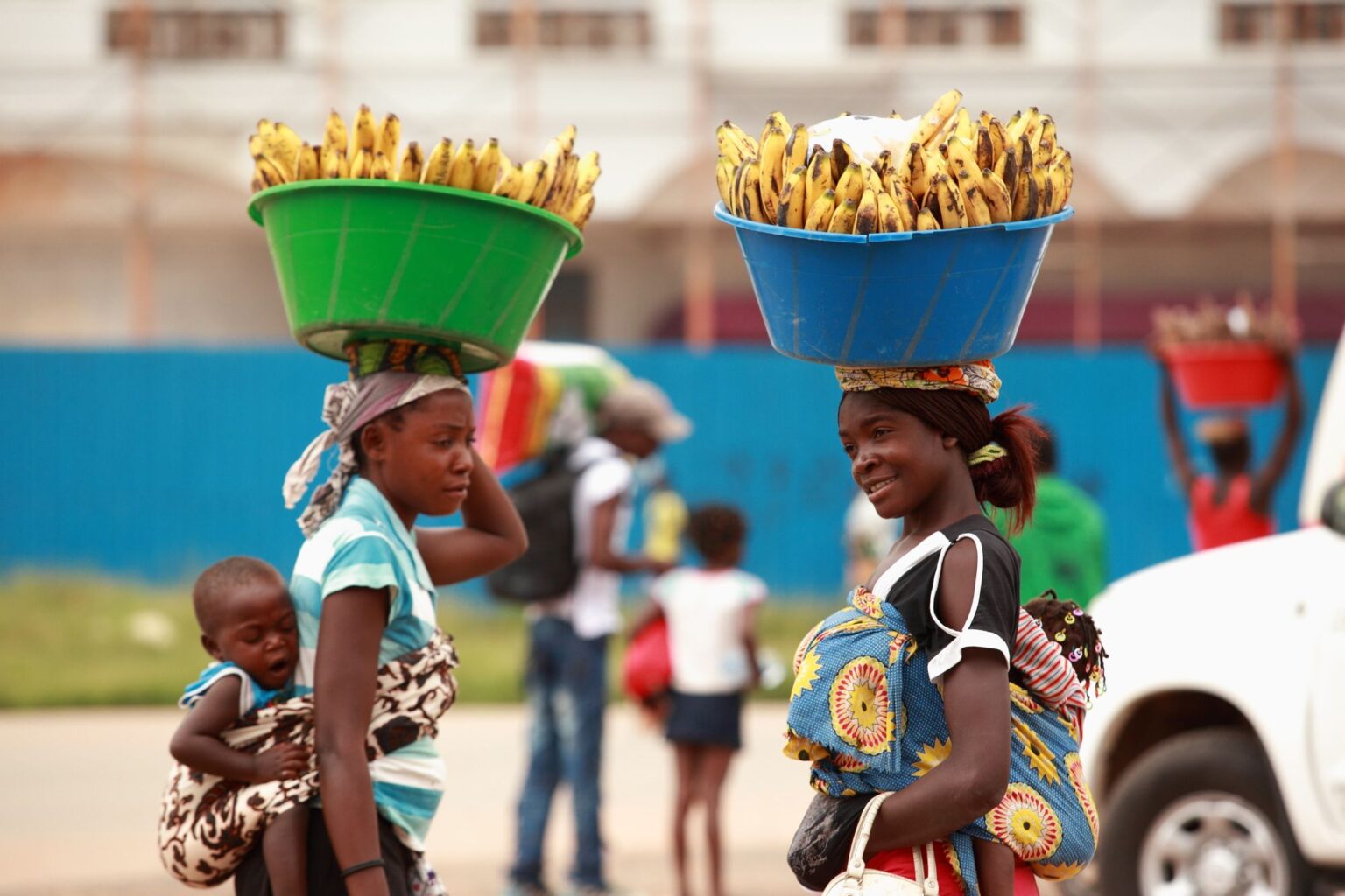 angola-producao-fotografica-quem_vai_querer_comprar_banana